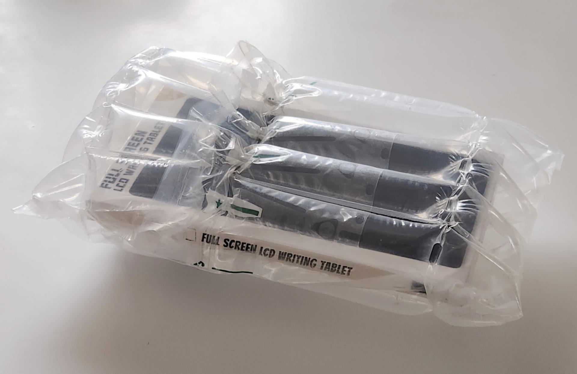 日本語取説も付属。日本までの輸送中のクッション荷姿が素晴らしい