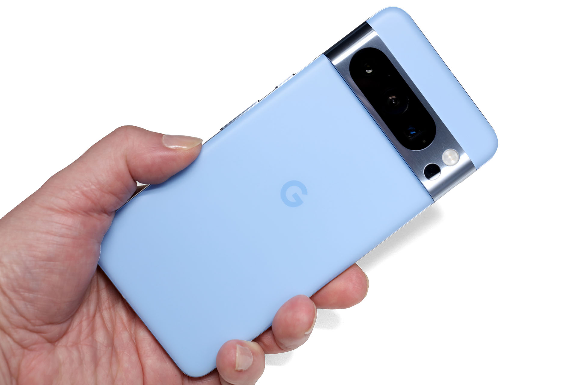 手にした感じは、それまで使っていたGoogle Pixel 7 Proとそーんなに変わらない。ただ背面がマット質感になったのはちょっと新鮮。