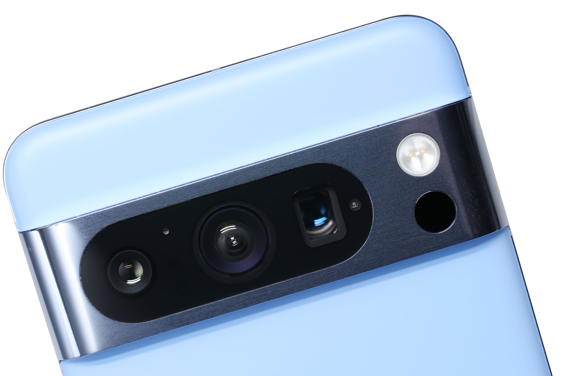 カメラ部右側のLEDランプの下にあるのが温度センサー。