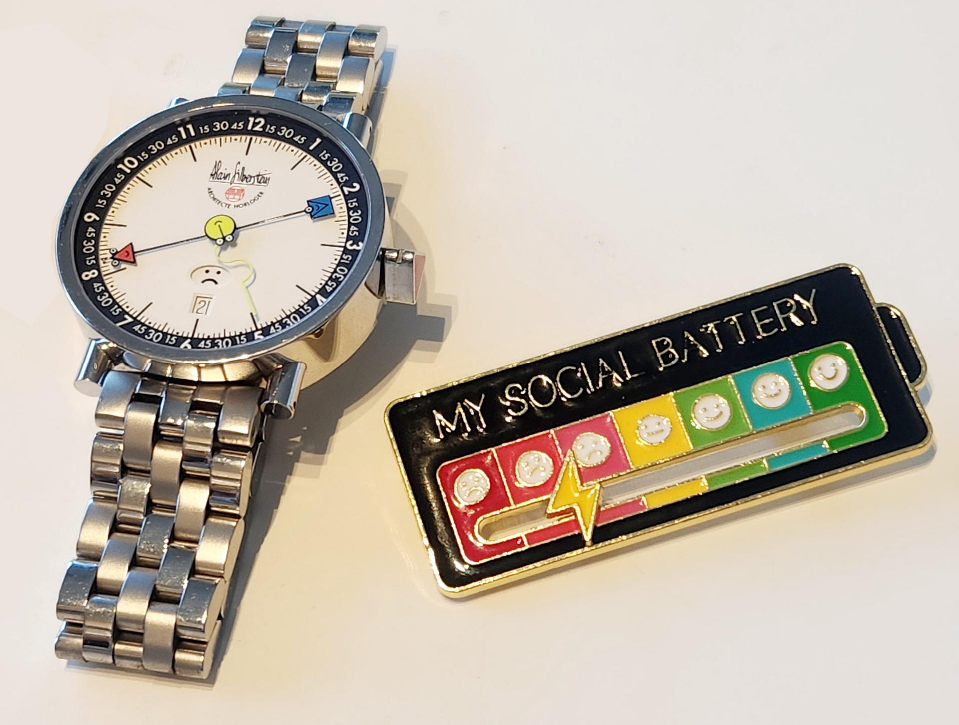 筆者愛用の腕時計の曜日アイコンにも似ている