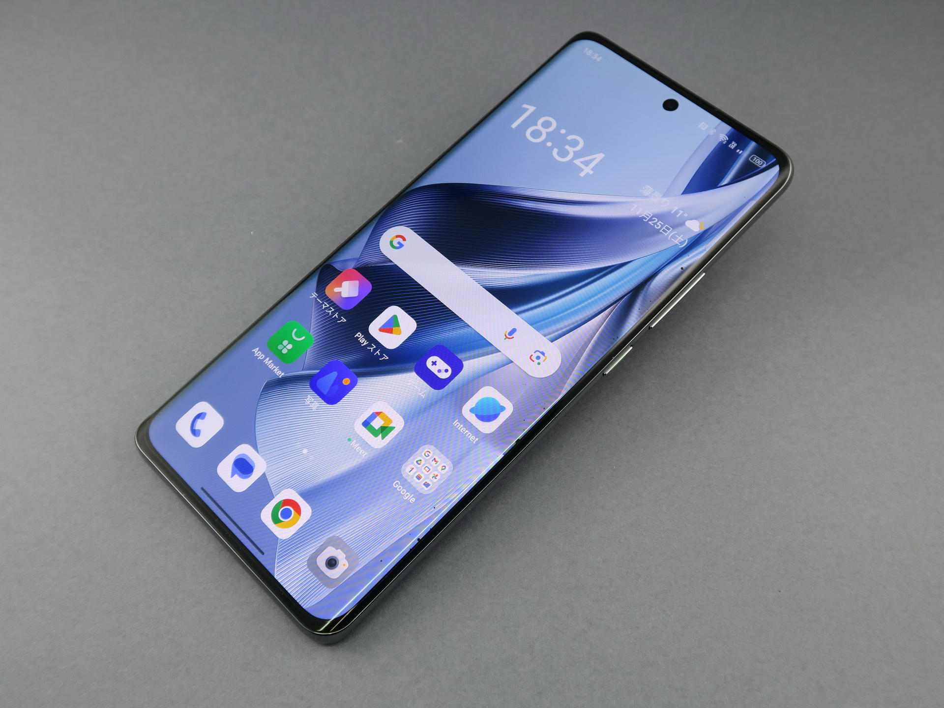 オウガ・ジャパン／ソフトバンク「OPPO Reno10 Pro 5G」、約163mm（高さ）×75mm（幅）×7.9mm（厚さ）、約185g（重さ）、シルバーグレー（写真）、グロッシーパープルをラインアップ