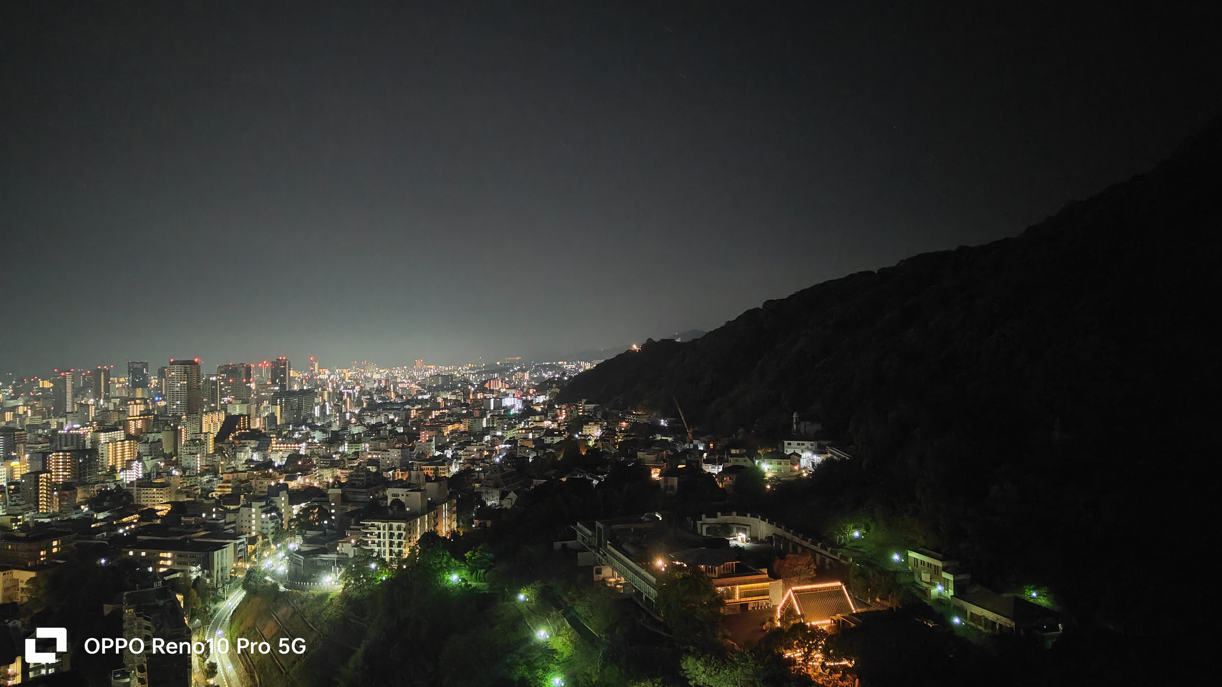 夜景モードで撮影。高感度撮影だが、全体的に明るく撮影でき、幻想的な雰囲気に仕上がっている