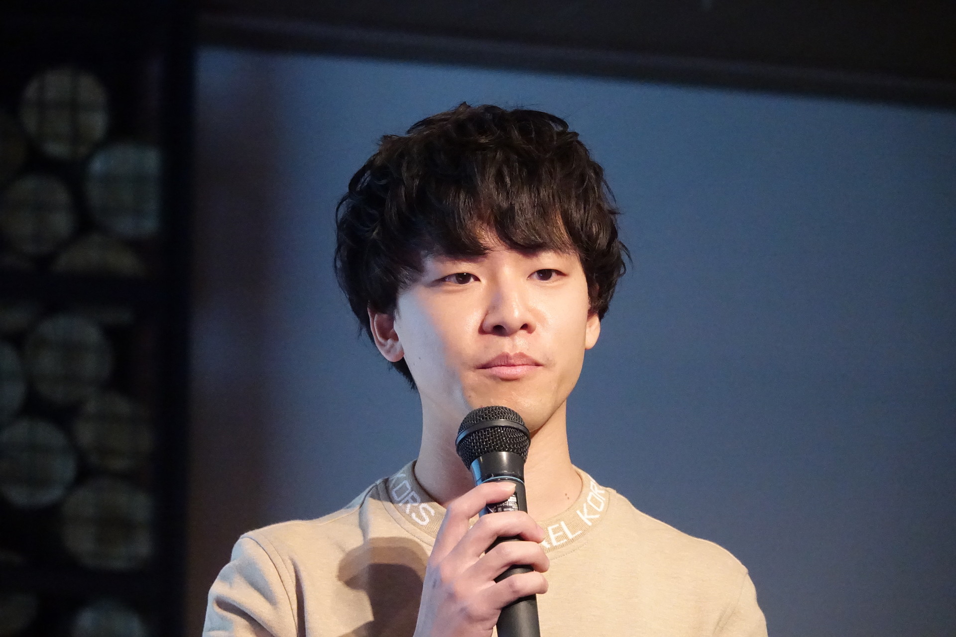 発表の場に登壇したGoogle Play インディーゲーム フェスティバル受賞者の井上達也氏と今冨洸平氏