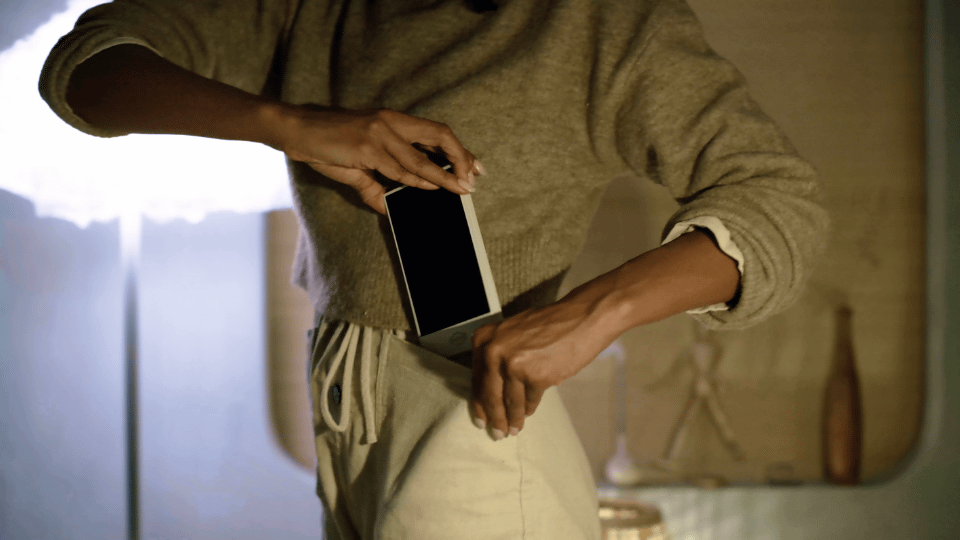 写真が立体的に表示されるポータブルAIディスプレイ「Looking Glass Go