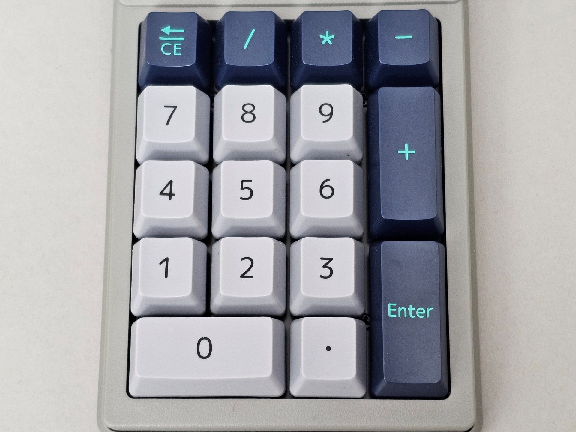 キーの数が少ないので入力ミスが防げそうだ