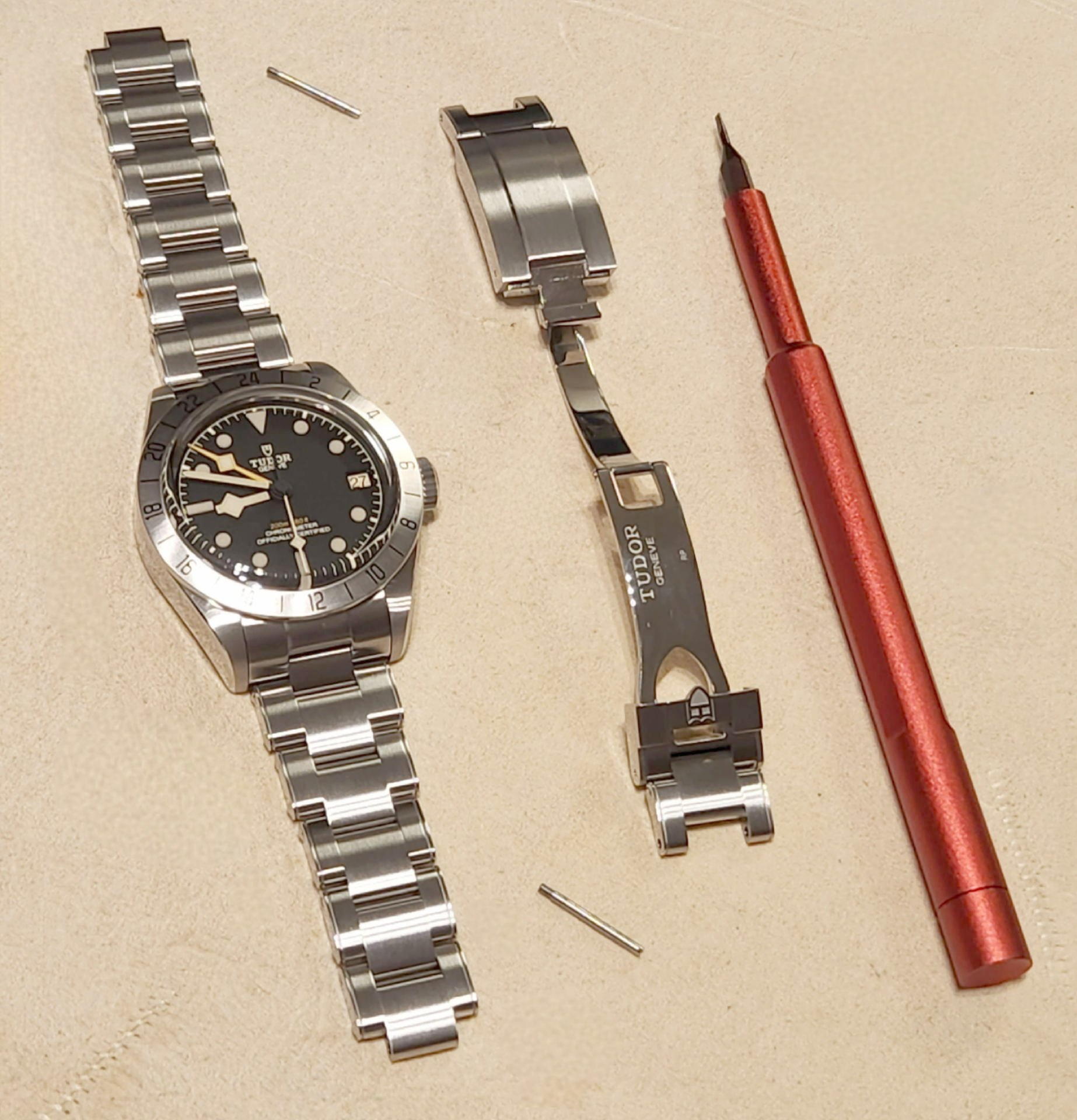 LAARVEEのように簡単にBlack Bay Proにも取り付けられると思ったが無理だった