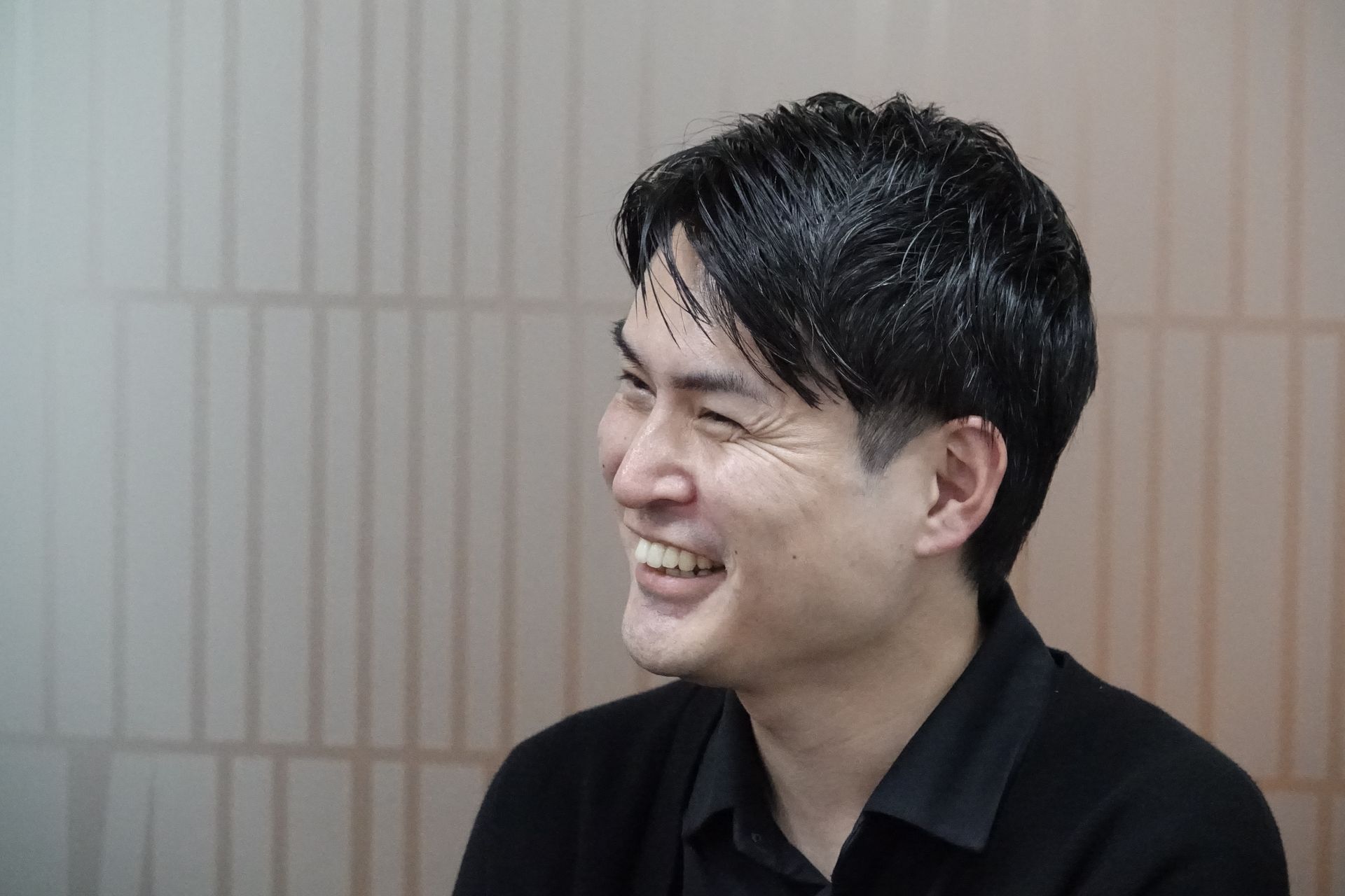 KDDI広報部の安積弘記氏
