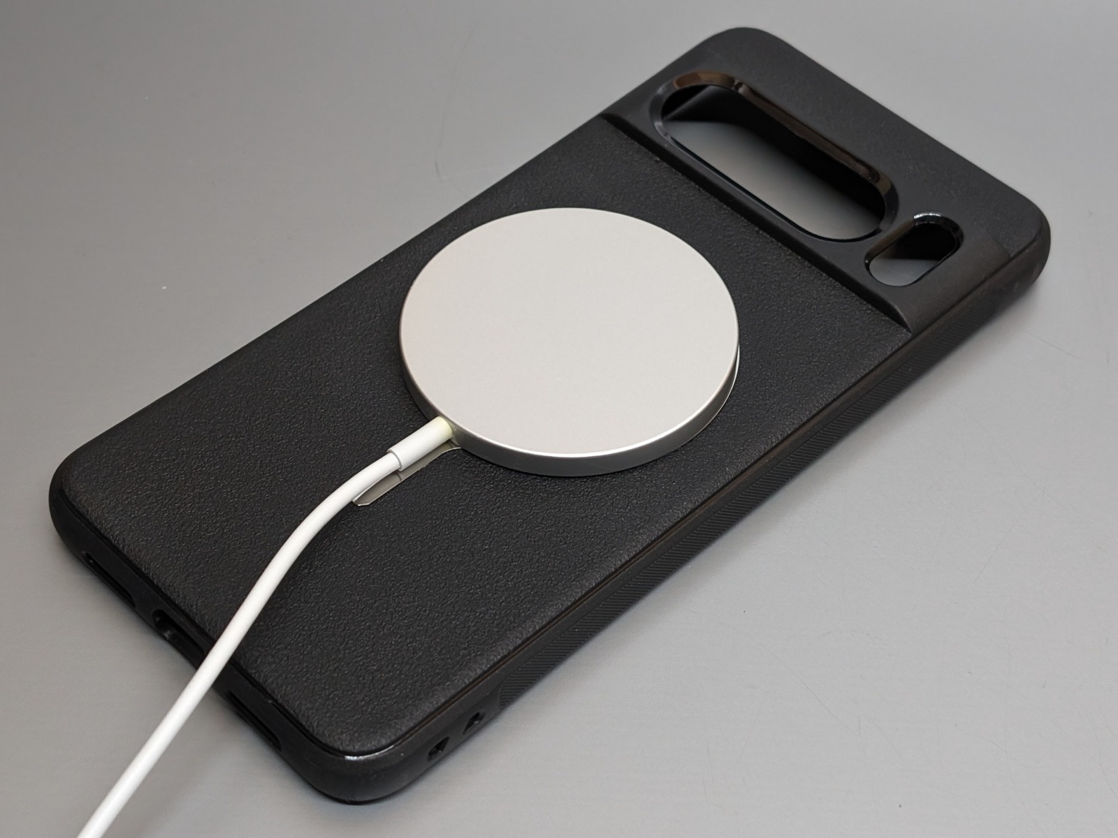 MagSafe充電器を始めとして対応アクセサリを取り付けられるようになる