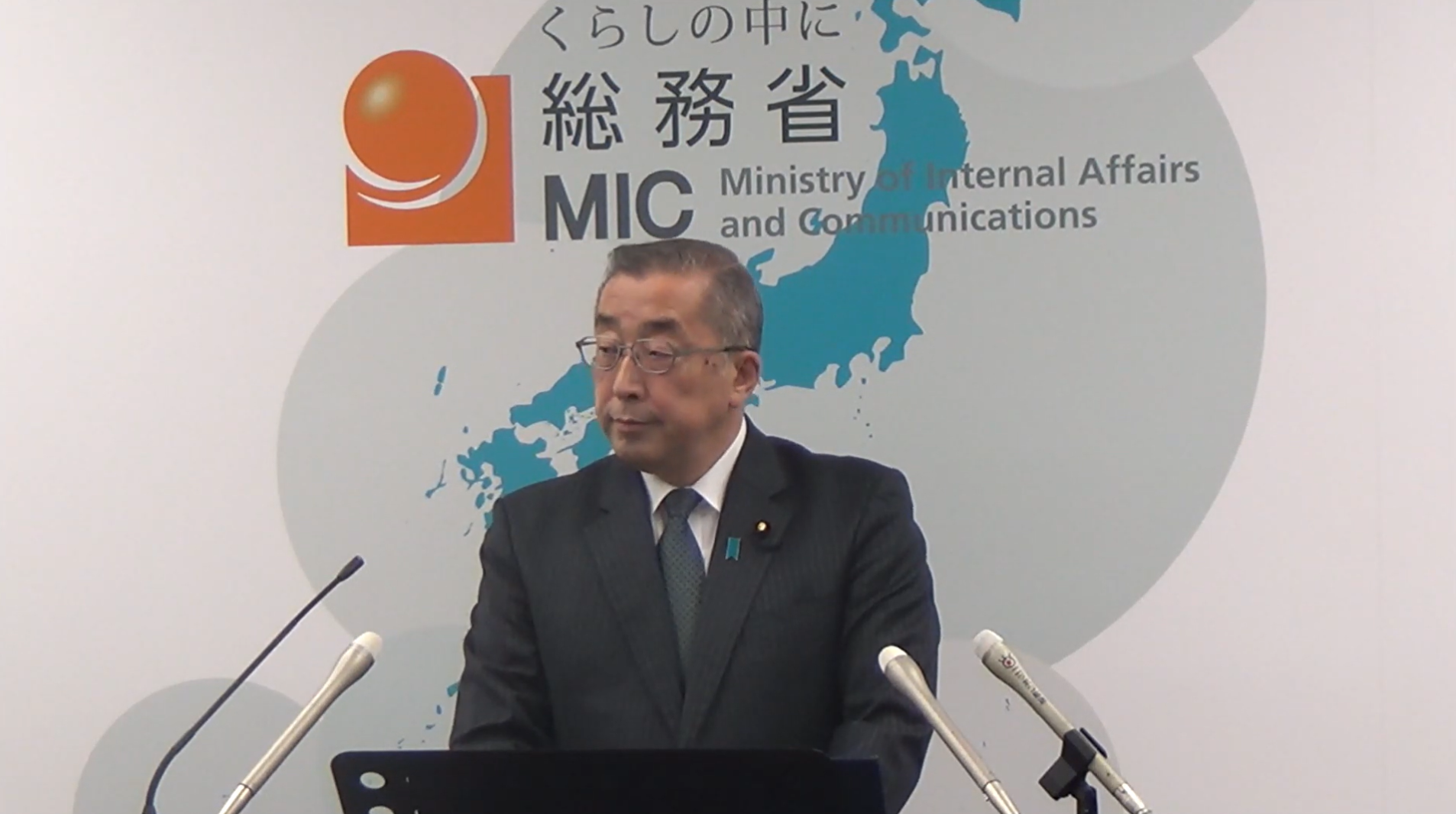 鈴木大臣（12日の会見動画より）