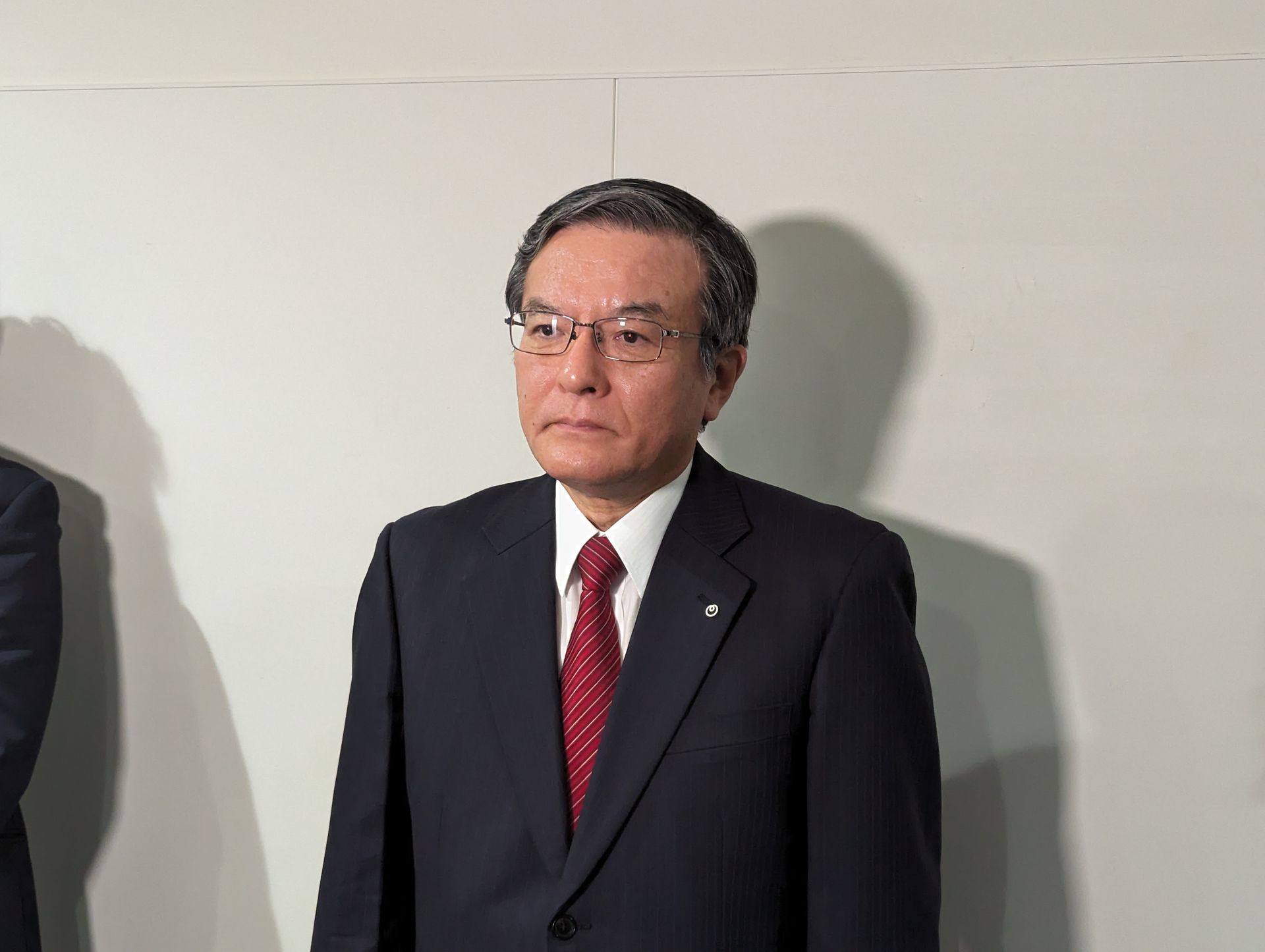 会合後、囲み取材に応じるNTT島田社長