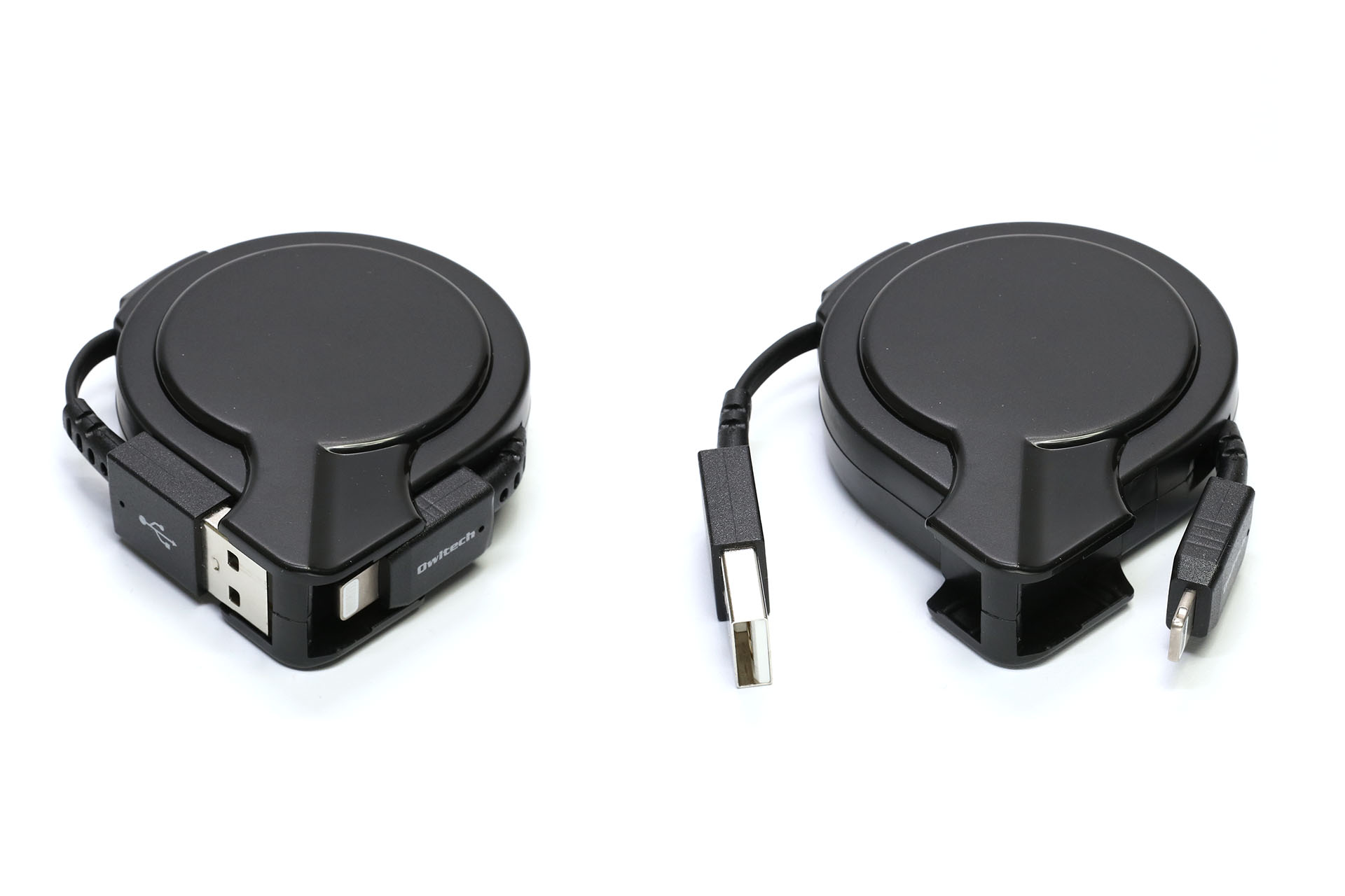 Owltech（オウルテック）の<a href="https://www.owltech.co.jp/product/cbkralt" class="strong bn" target="_blank">「katamaki（カタマキ）」</a>という片側巻き取り式USBケーブル。写真のものはUSB-A/Lightningケーブルだが、USB-A/USB-Cケーブルもある。