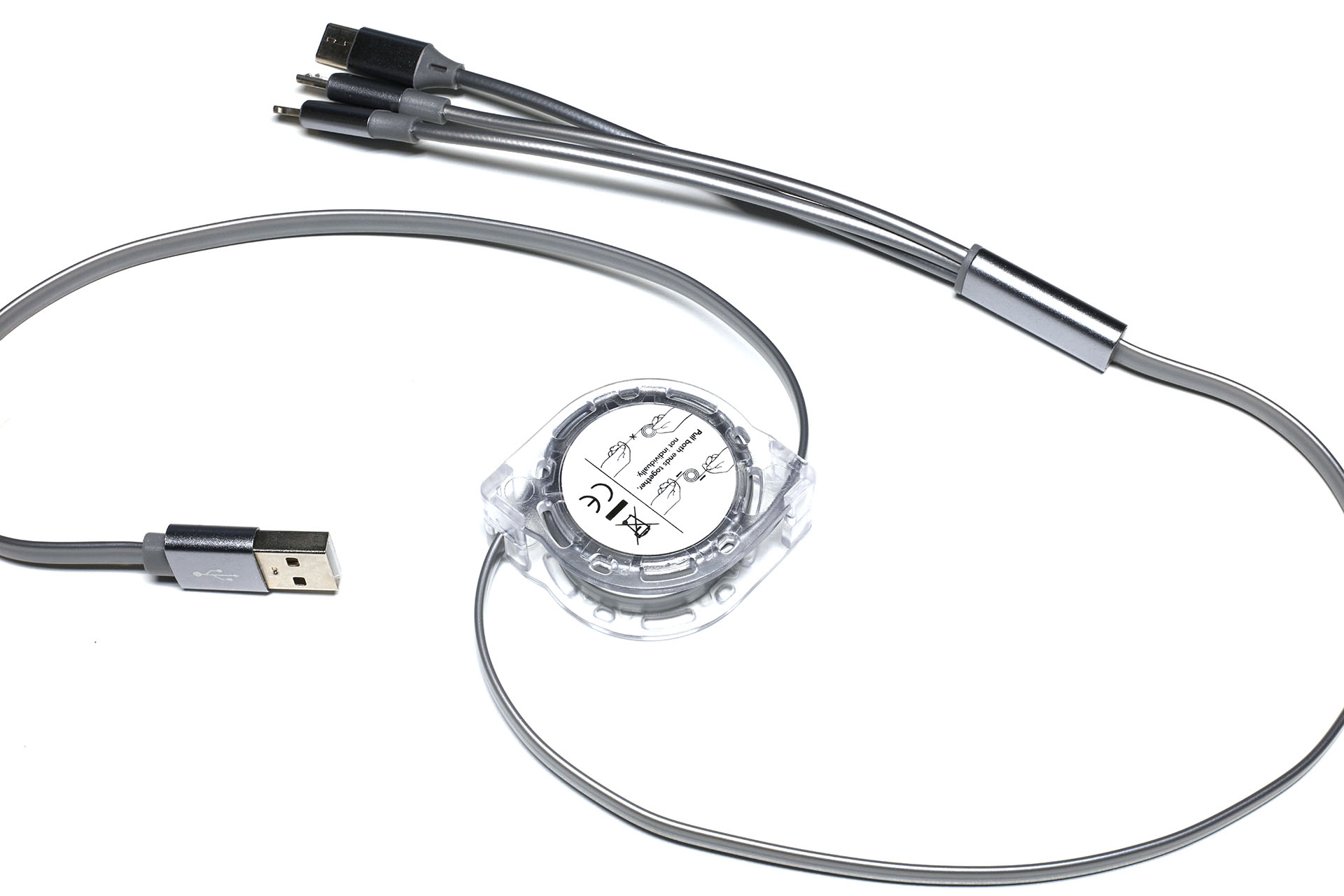 ケーブル両端を引くことで伸び、同様に両端を引くことで縮められる。