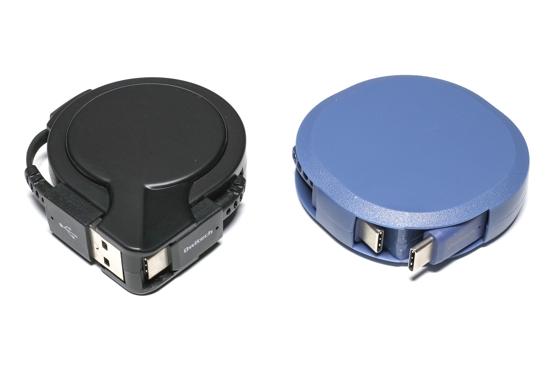 左が従来のkatamaki、右が新型のkatamaki。新型はUSB-C/USB-Cタイプということでコンパクトになった。大きさは、従来品が約71.5mm、新型が約62mm。厚さは、従来品が約17.5mm、新型が約16mm。