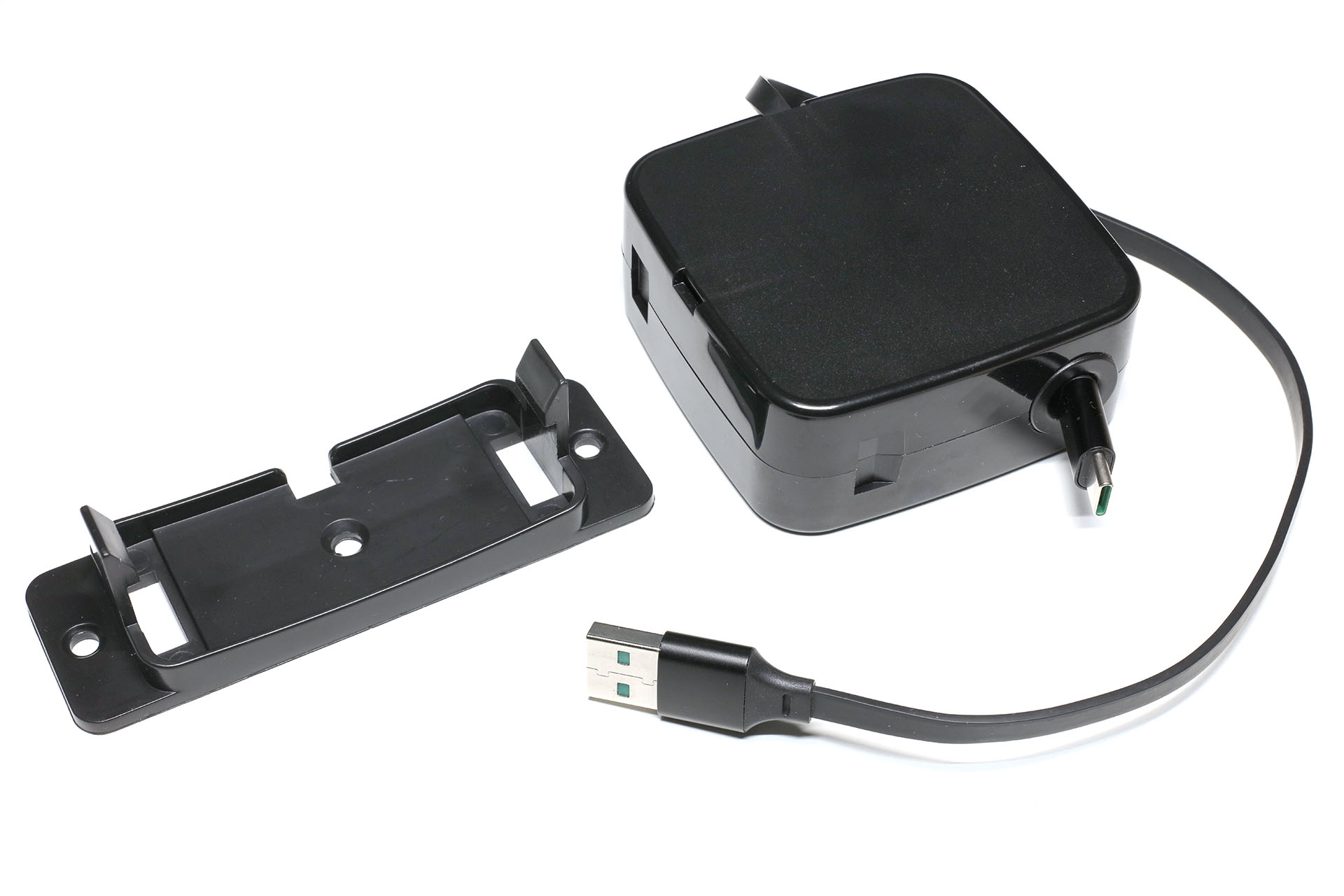 リール部分（ケーブル本体）は台座と着脱可能なので、本体のみほかの場所で使うこともできる。ただ、Amazonのユーザーレビューでは「台座の爪が折れた」というトラブルも多いようだ。