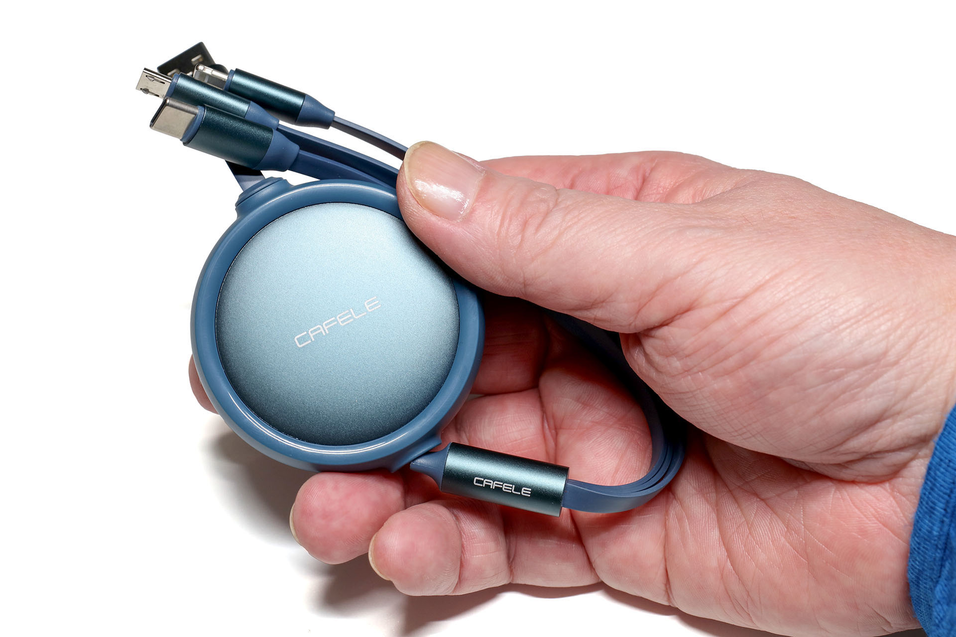 出張などに持参するケーブルとして、まあまあコンパクト。