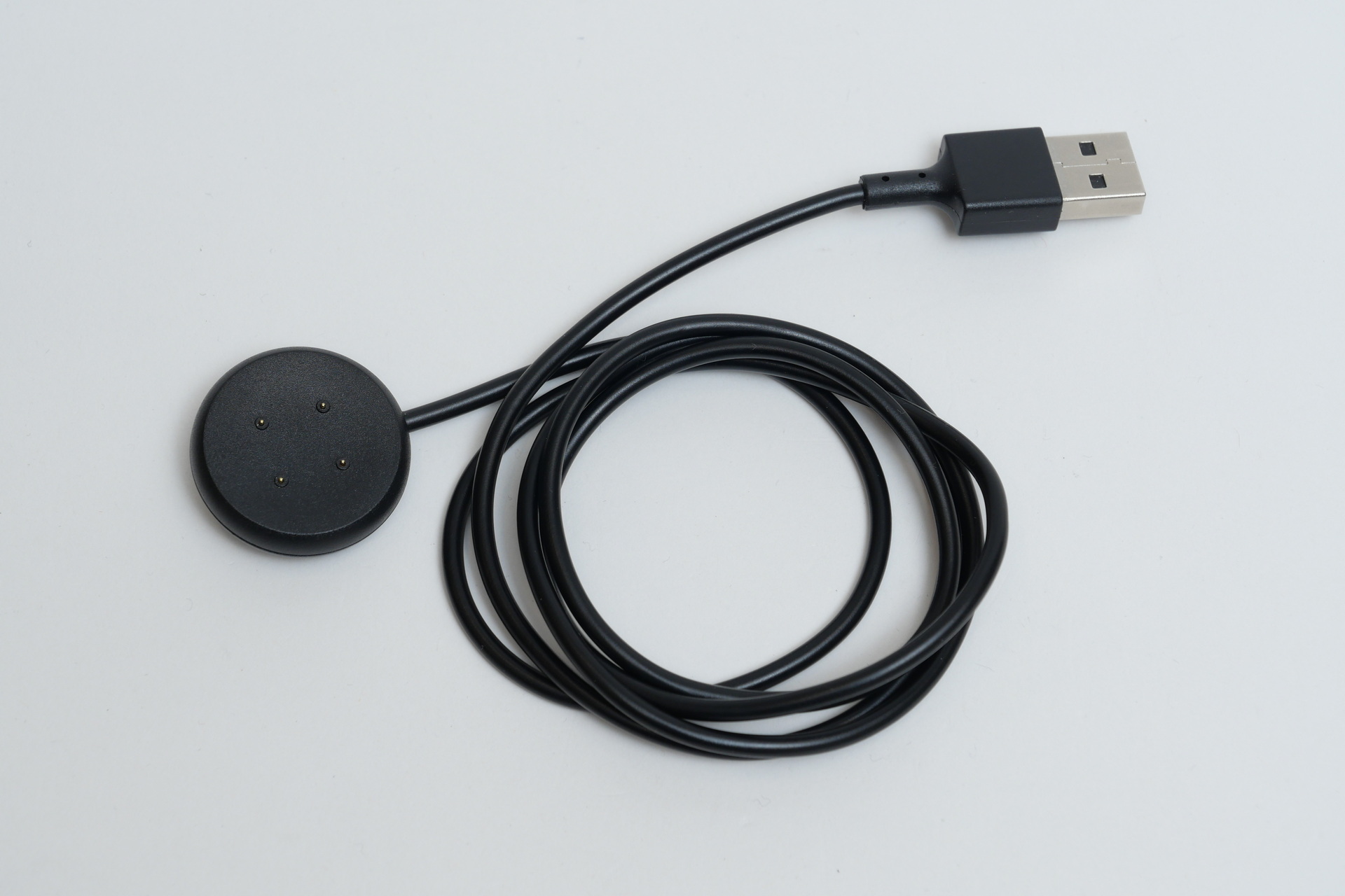 購入したPixel Watch 2のサードパーティ製充電ケーブル。Amazonで1,300円ほどで購入