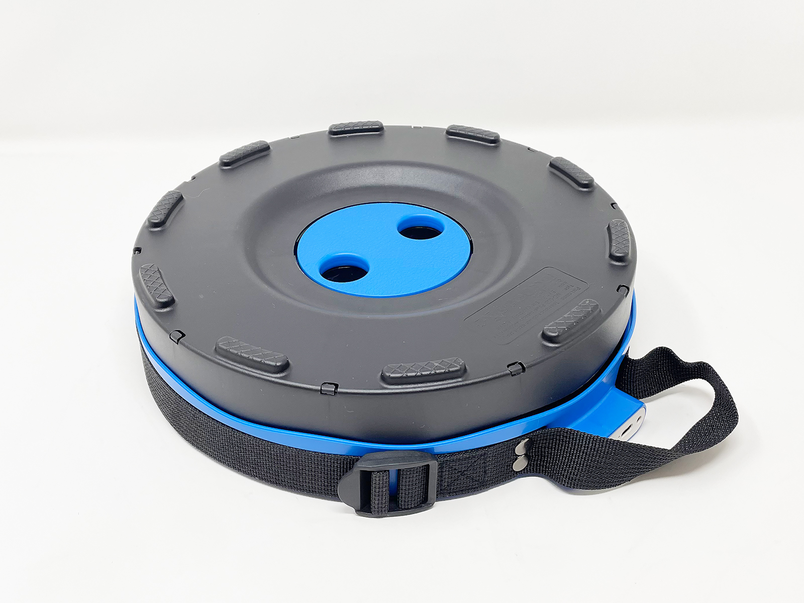 裏面も含めてプラスチック製です。