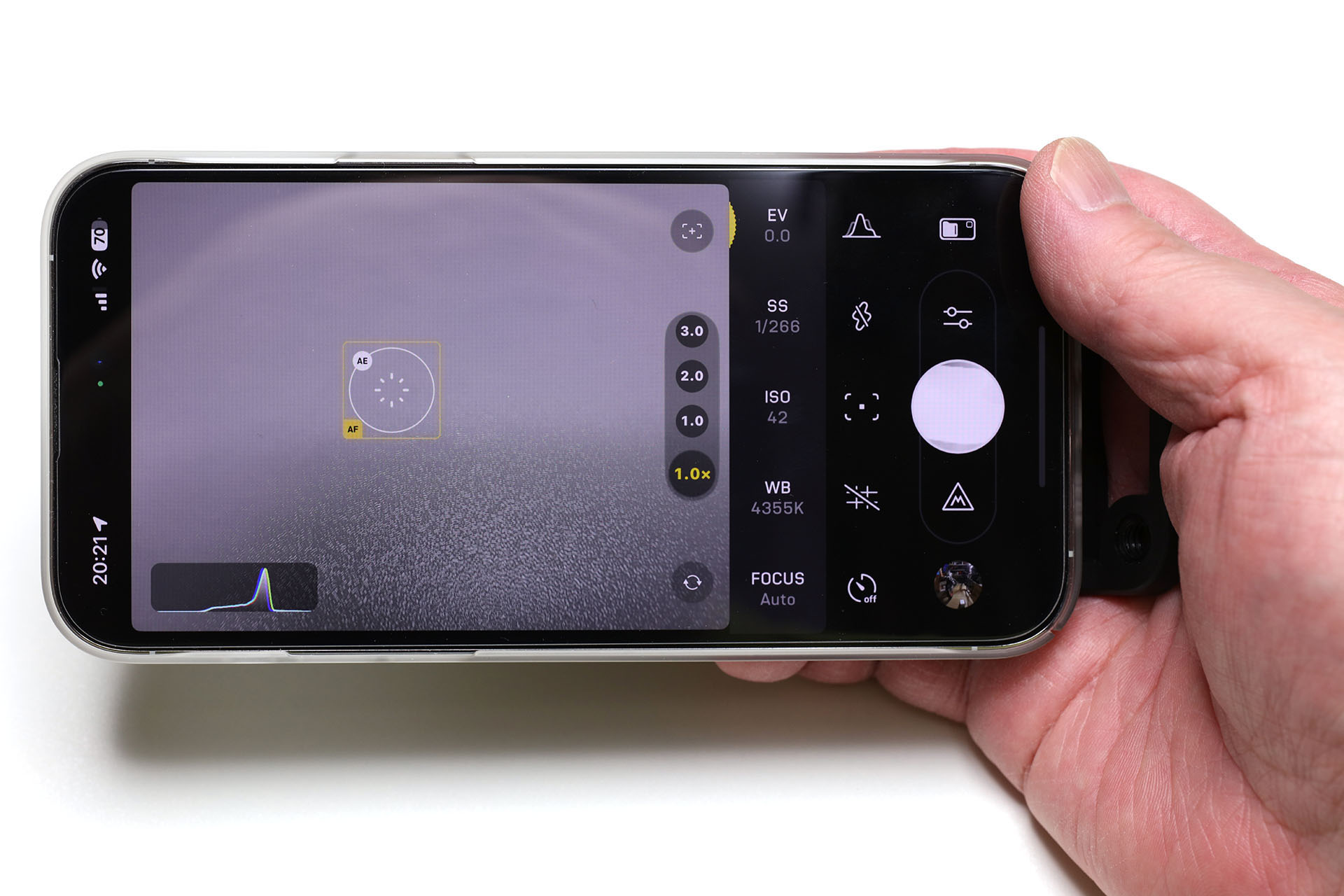 専用アプリ「Fjorden Camera」で高度なコントロールとともに多彩な撮影を行える。