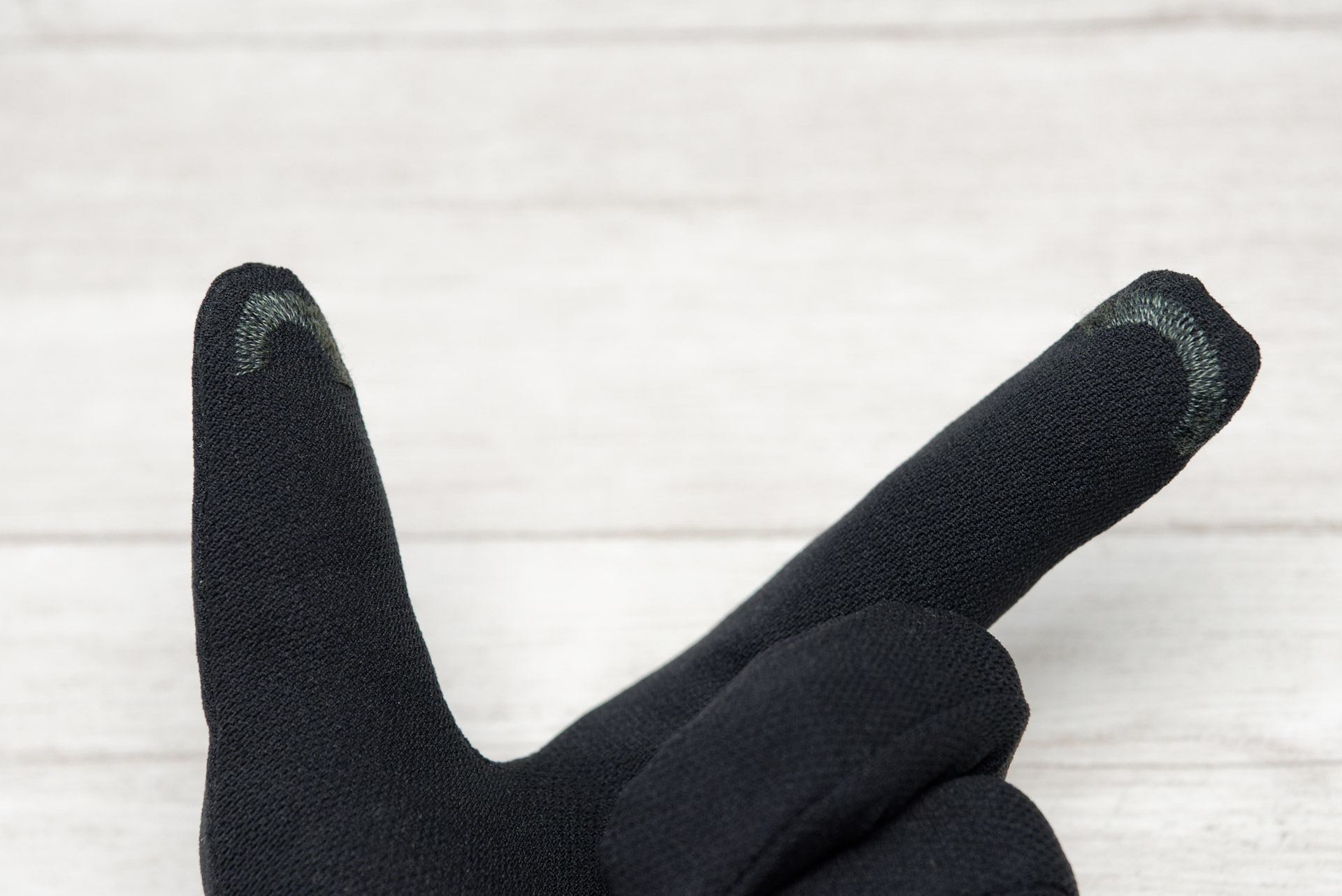 導電繊維らしきものが直接縫い付けられている