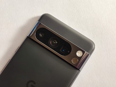 Pixel 8 Proの背面に新たに搭載された温度センサー。温度計アプリで利用します
