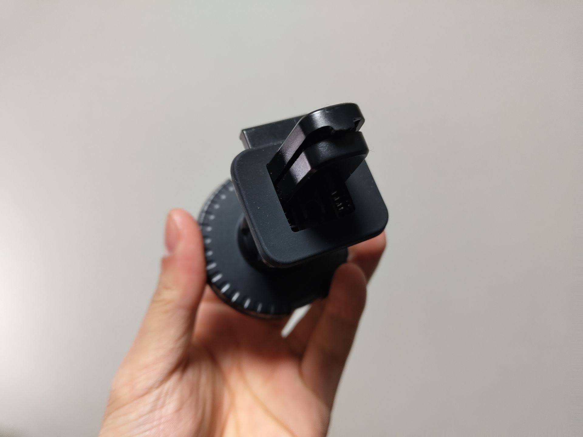 エアコンの送風口などに取り付けるタイプです