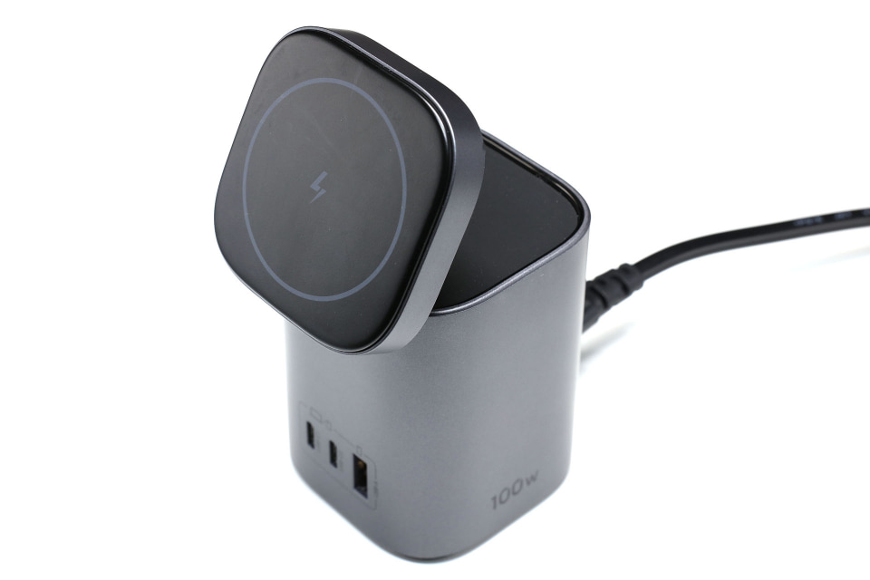 UGREEN「Nexode MagSafe充電器」が狭い机ですっきり使えてけっこ