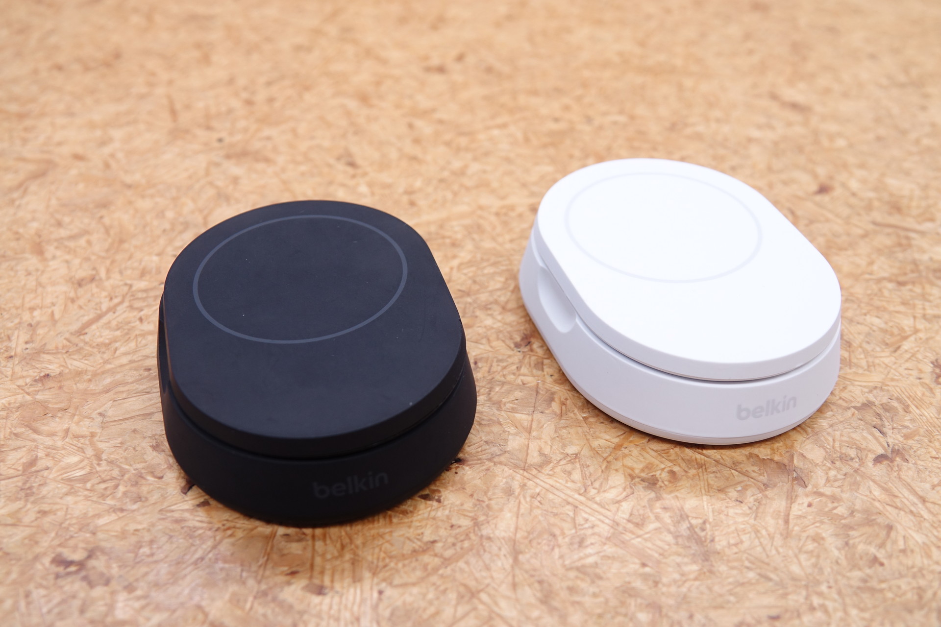Belkin Qi2 折りたたみ式充電スタンド