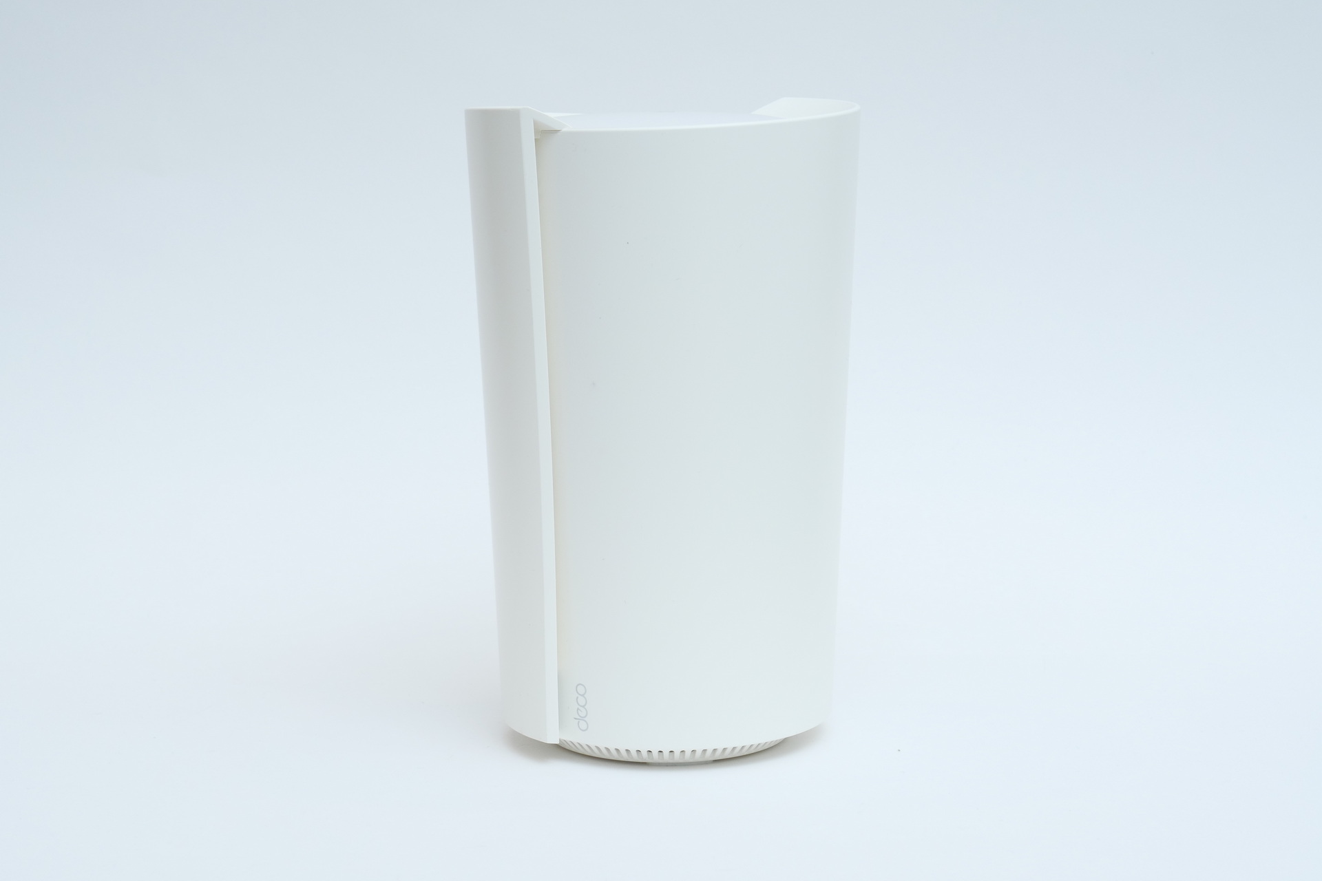 筆者宅では、これまでWi-Fi 6対応の無線LANルーター、TP-Link「Deco X90 AX6600」を使っていたが、価格が手ごろになってきたWi-Fi 6E対応無線LANルーターへの交換を実施