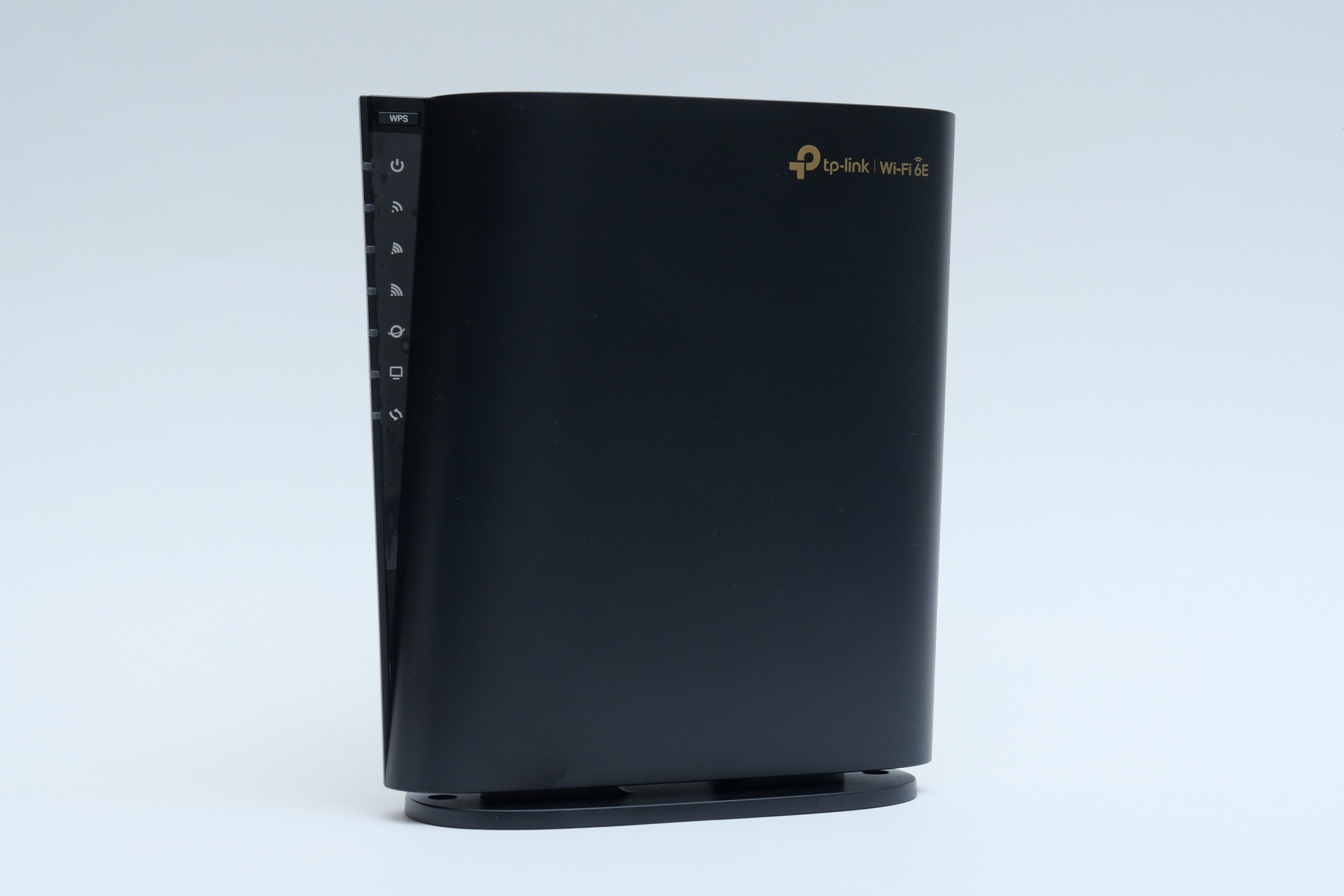 新たに購入したWi-Fi 6E対応無線LANルーター、TP-Linkの「Archer AXE5400」