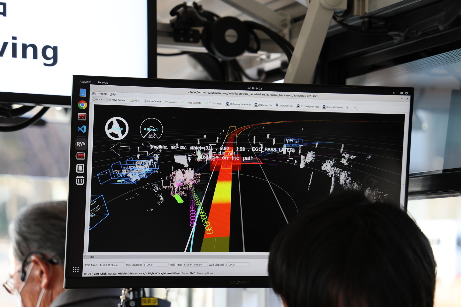 通常時は緑色だが、障害物を検知すると赤色になり、減速制御を行う