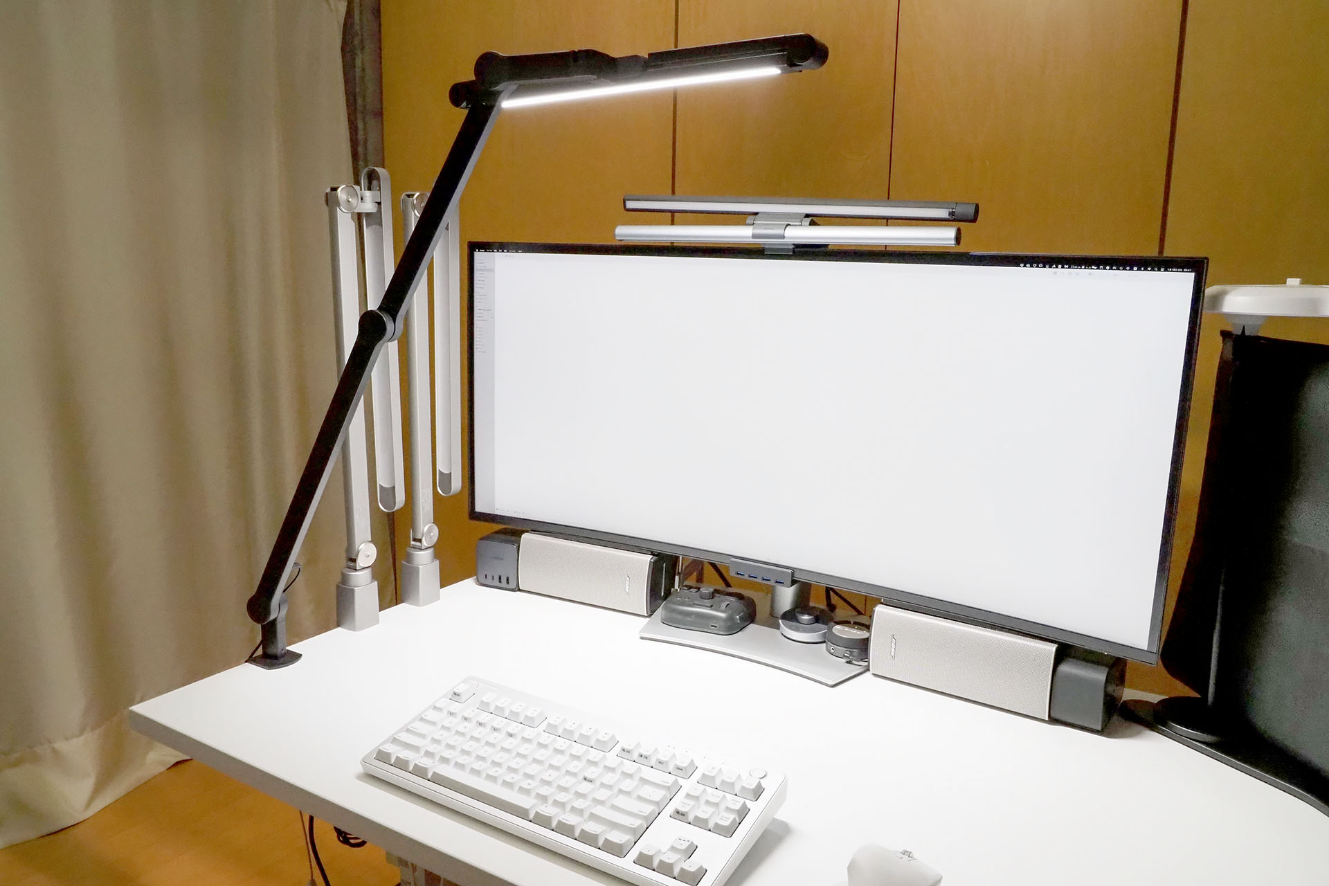 高い位置にセットしてメインライトだけで照らしてみる。これでも十分な明るさになった。