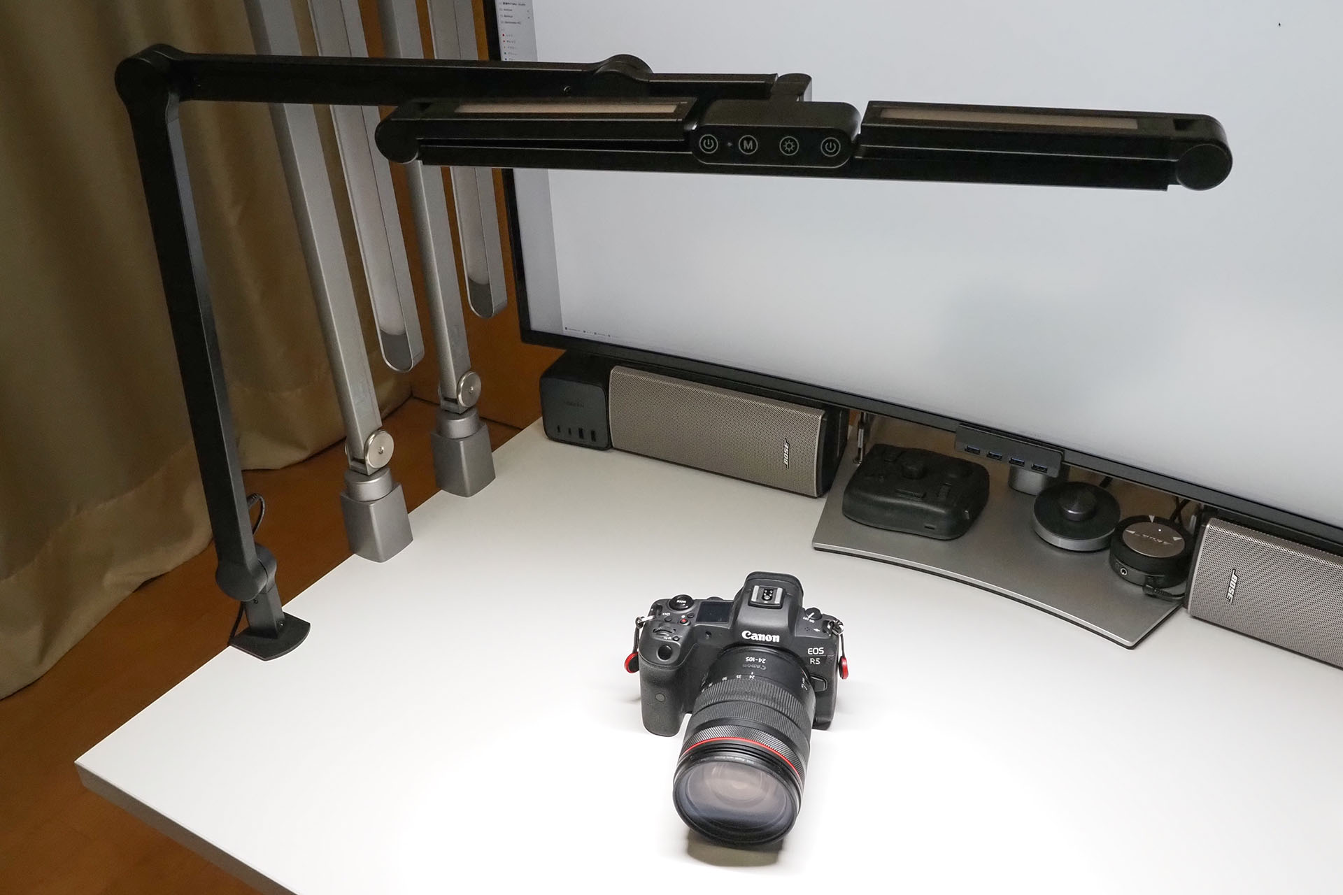 撮影対象の一部を撮影する場合、光源を撮影対象に近づけてより強い光で照らす。そうすることでノイズを減らして高画質化できる。