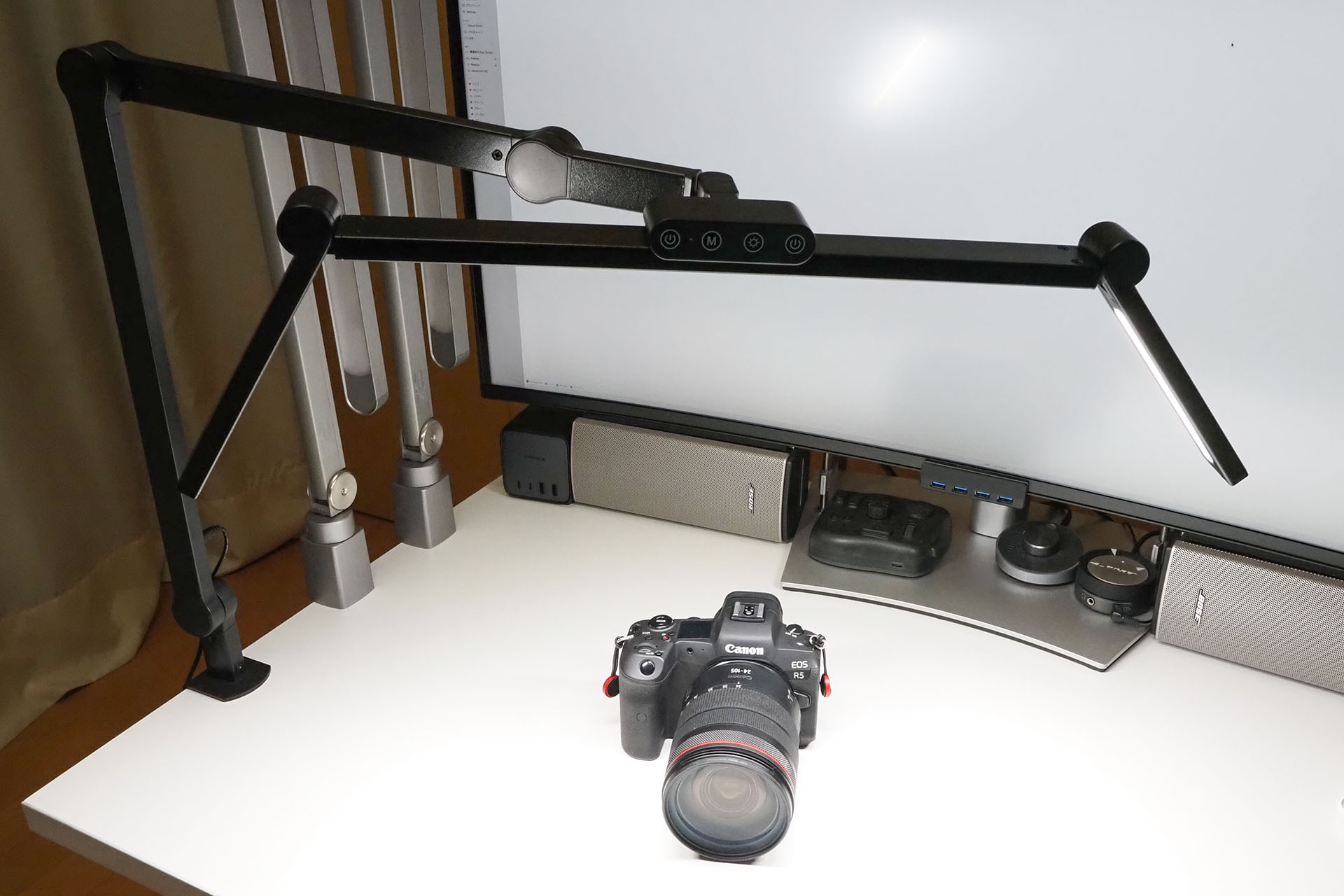 サイドライトを展開・点灯するともっと撮影の自由度が上がる。