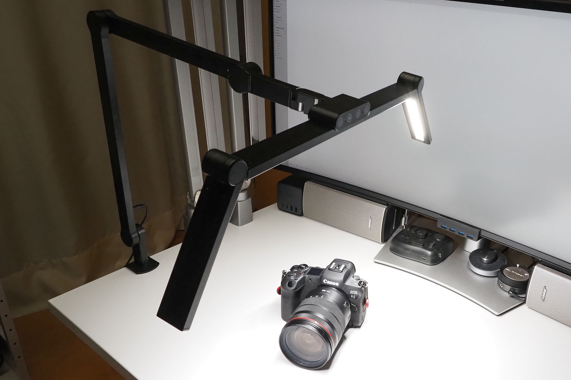 サイドライトをうまく使うと、レフ板などを使わずとも光の状態が自然に見える写真を撮れる。