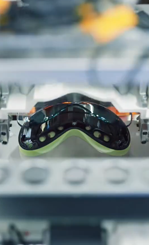 ティム・クックCEOが投稿した動画より