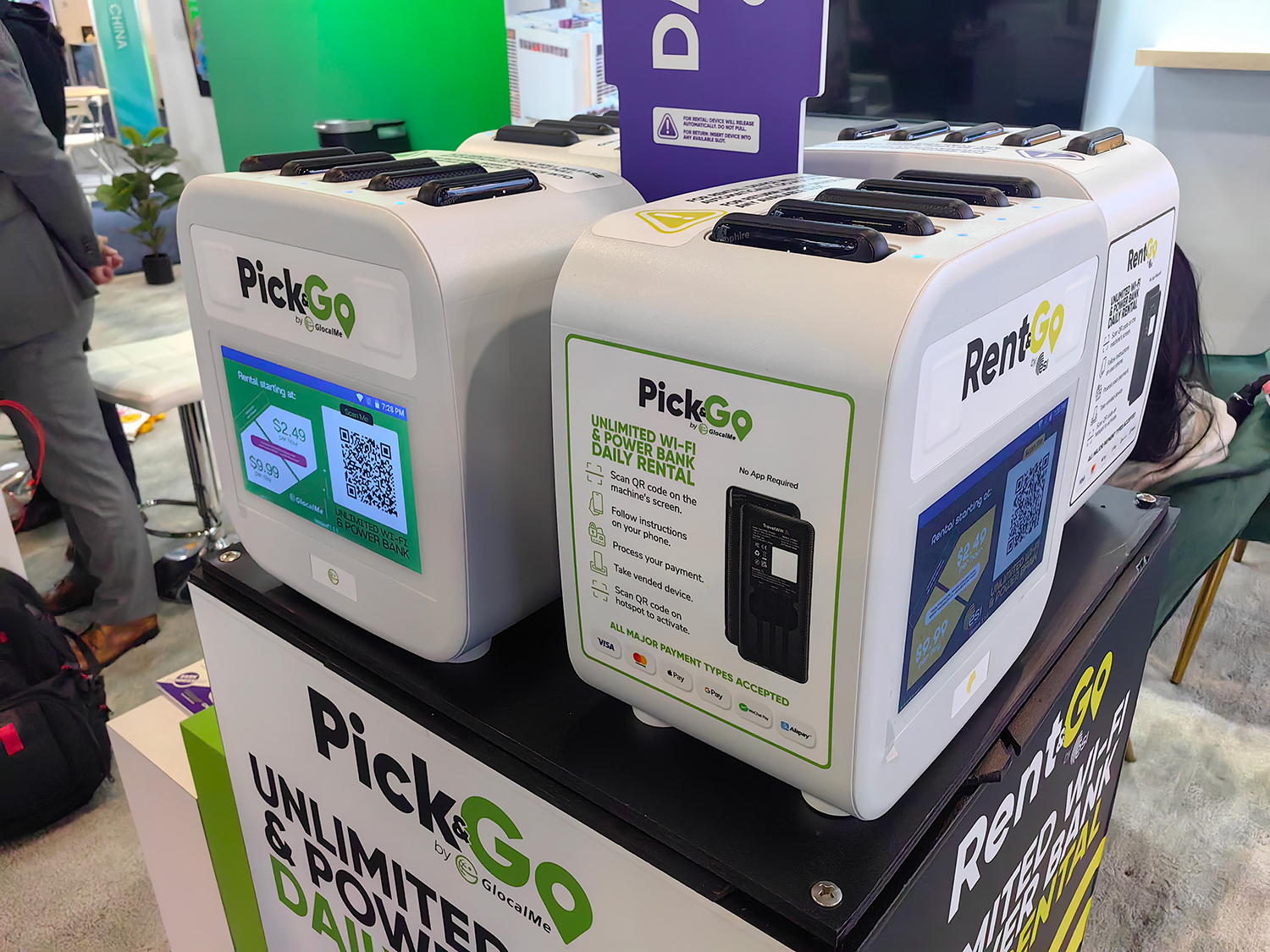 1つのステーションに5台のWi-Fiルーターがセットされる