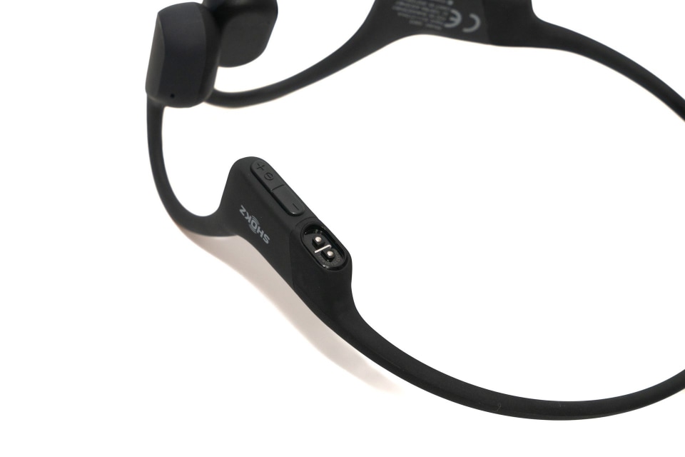 トレーニングの相棒に最適、水で洗える骨伝導イヤホン「OpenRun」を