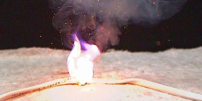 断線した電源コードの発火