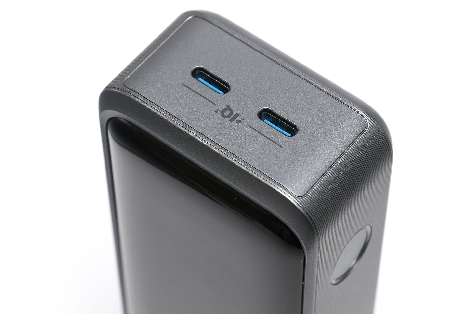 USB-Cポートは本体上部にある。