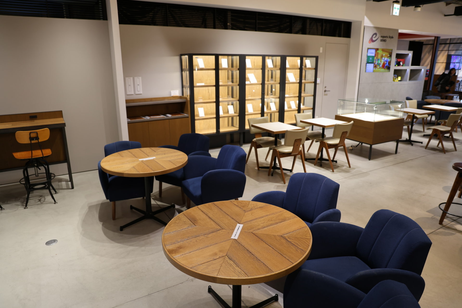 1階のカフェスペース