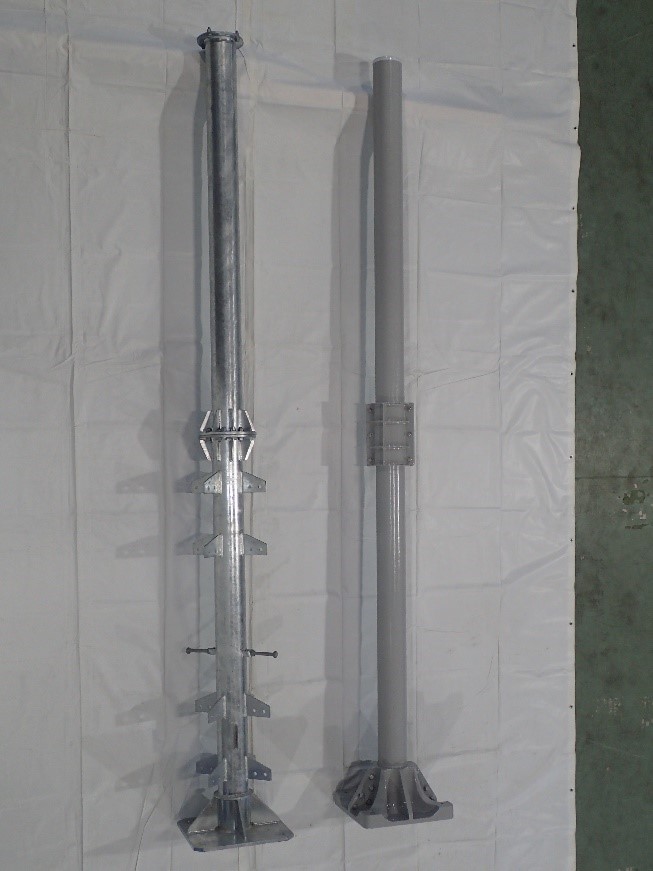 左が鋼製支持柱、右がGFRP製支持柱