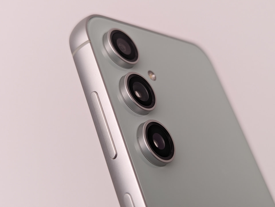 サムスンが「Galaxy S23 FE」を発表、auから2月9日発売 - ケータイ Watch