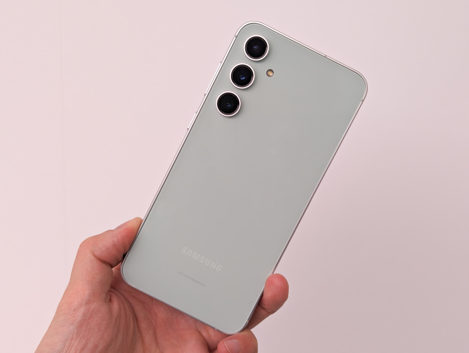 サムスンが「Galaxy S23 FE」を発表、auから2月9日発売 - ケータイ Watch