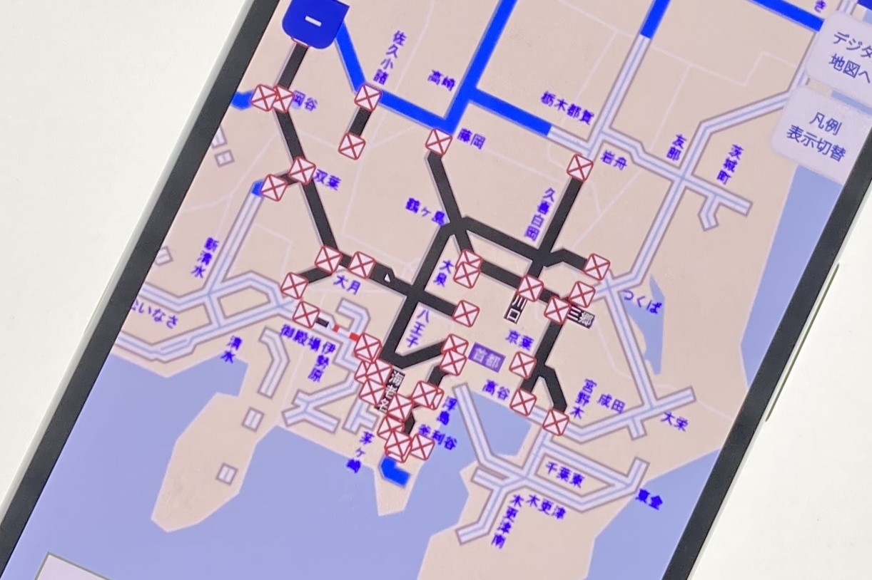 日本道路交通情報センター（JARTIC）のWebサイトより。記事執筆時点でも首都圏の広範囲で通行止が発生している。