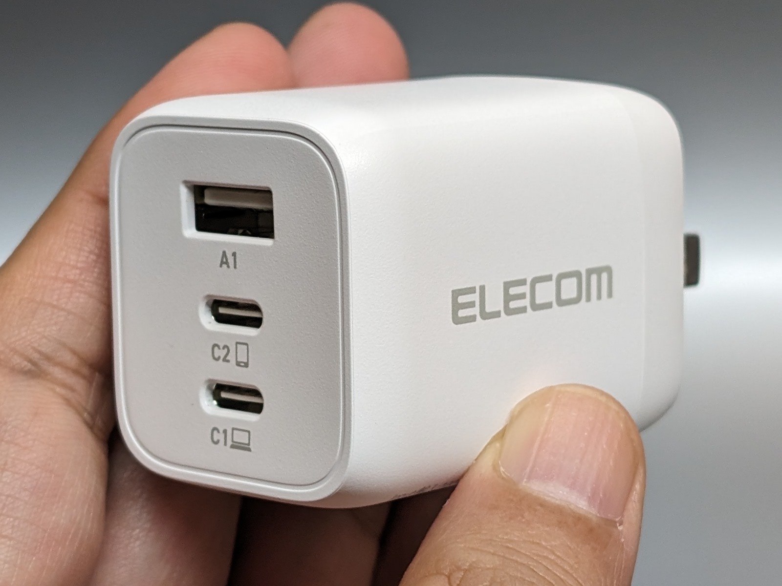 USB Type-C×2、USB Type-A×1の計3ポートを搭載する