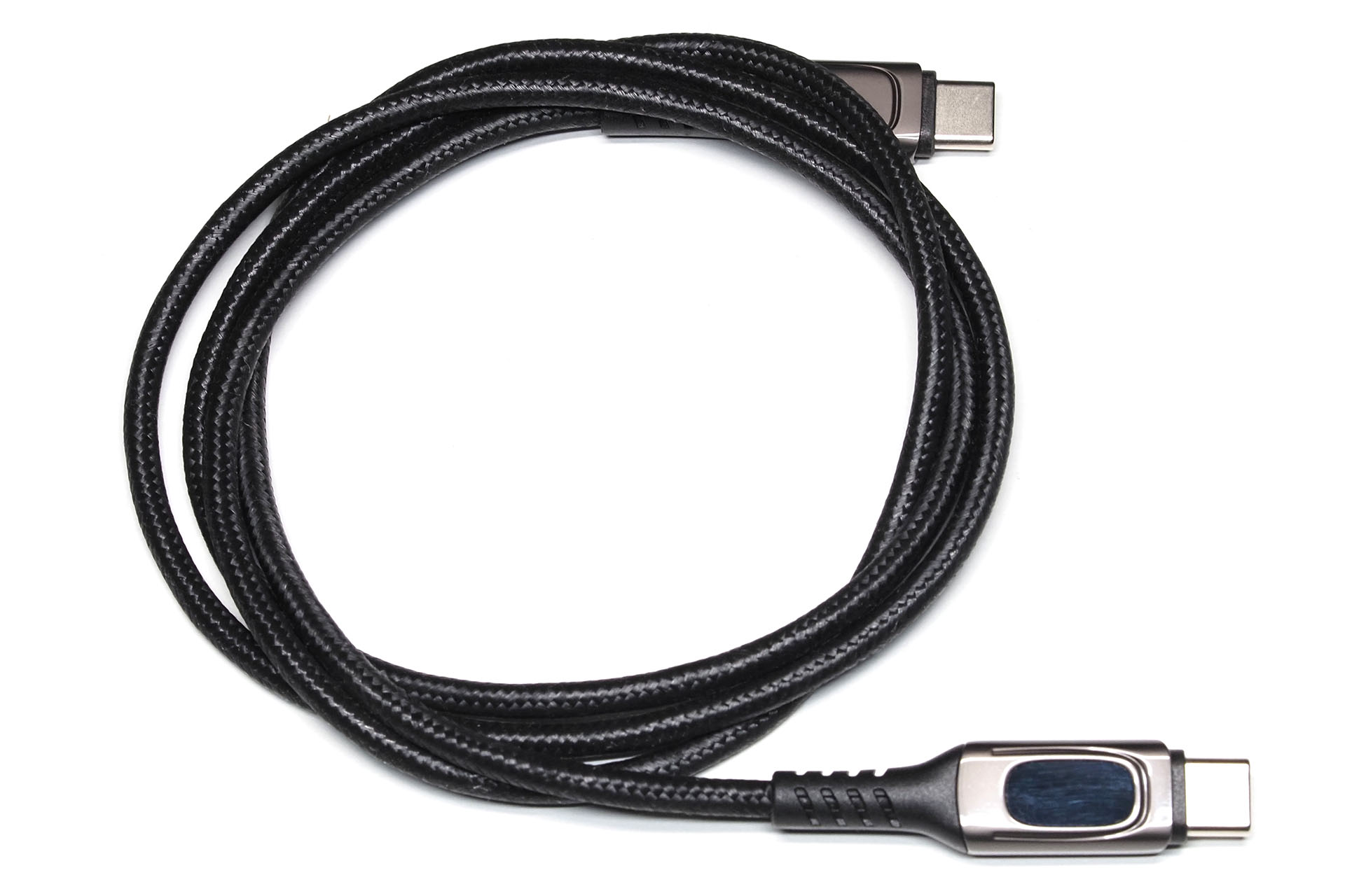 サンワサプライのPD電力表示機能付きUSB-Cケーブル「500-USB076」。PD100W充電に対応する。通信はUSB2.0対応。直販価格は1880円。