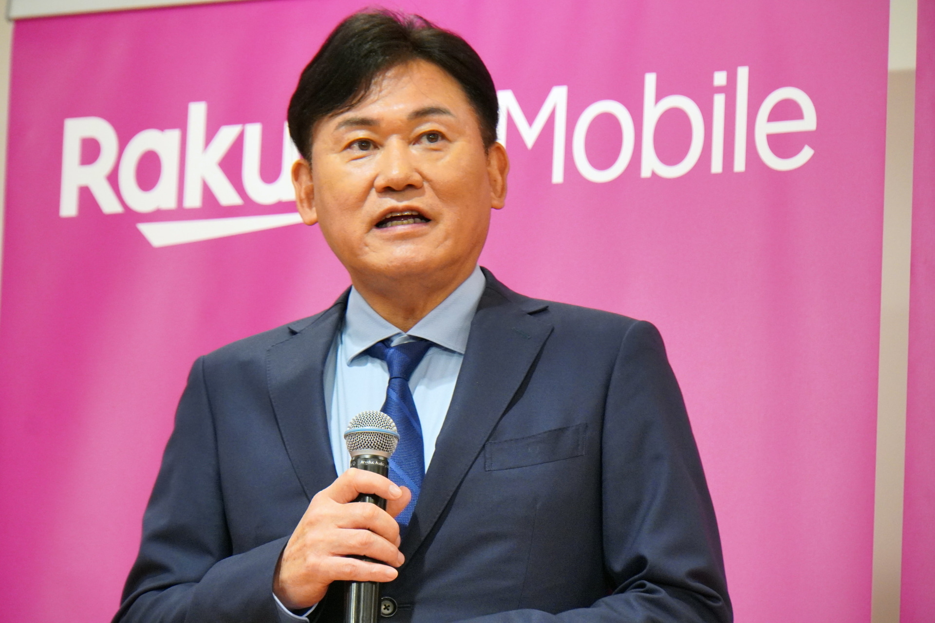 三木谷氏が勧めたユーザーからも、家族割引を求める声が上がっていたという