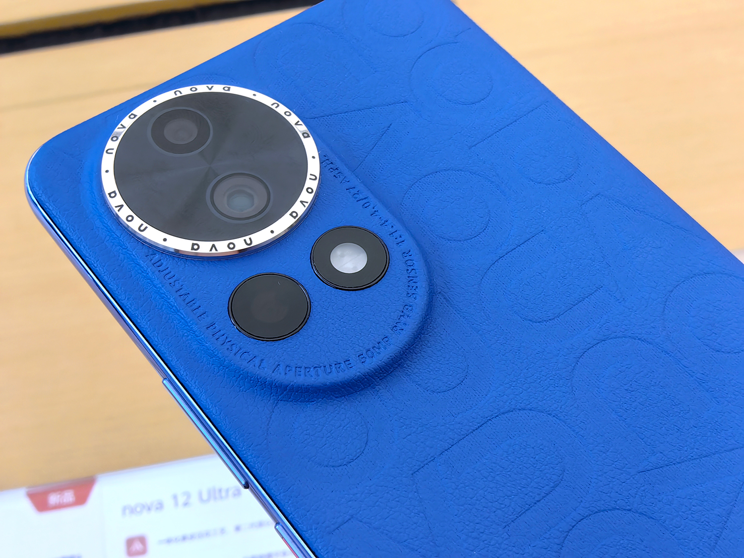 ファーウェイnova 12 Ultraの背面仕上げ