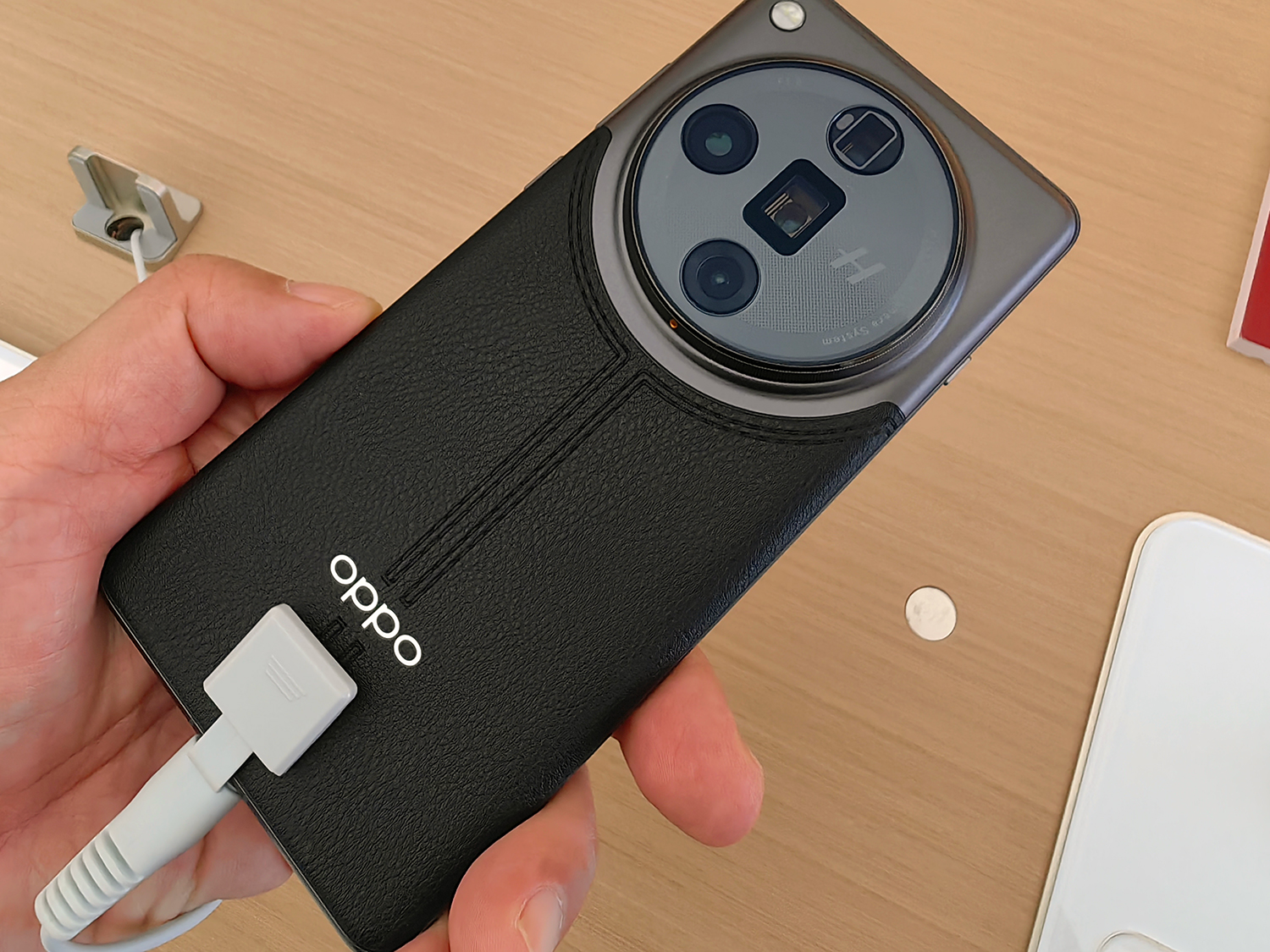 OPPO Find X7 Ultraブラックモデル