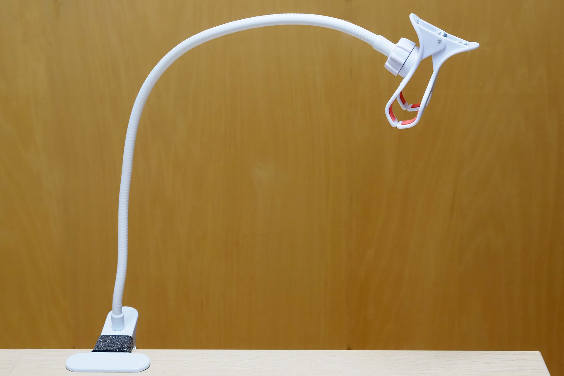 iPhoneで俯瞰撮影をするときによく使うクリップ式スマートフォンホルダー。アームはフレキシブル。